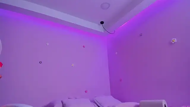 Snapshot of bella_adams_ chatting on January 22, 2025, 12:59 am bella adams online show from January 22, 2025, 12:59 am