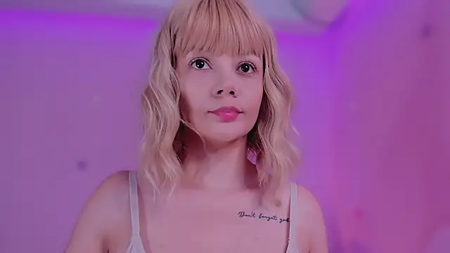 Snapshot of bella_adams_ chatting on February 13, 2025, 7:52 pm bella adams online show from February 13, 2025, 7:52 pm