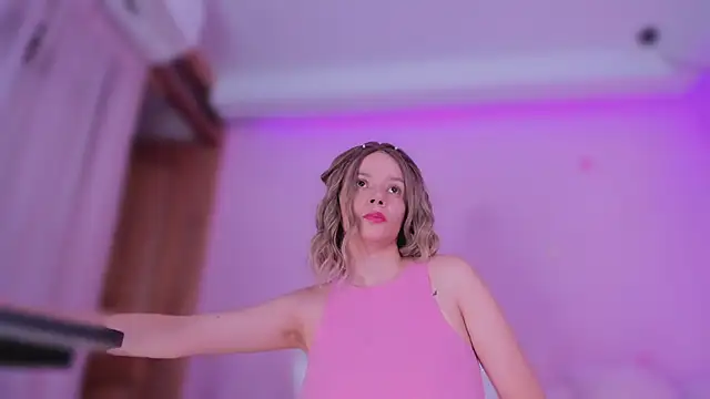 Snapshot of bella_adams_ chatting on March 6, 2025, 10:47 pm bella adams online show from March 6, 2025, 10:47 pm