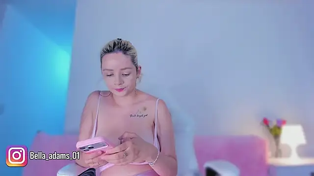 Snapshot of bella_adams_ chatting on November 3, 2025, 12:02 am bella adams online show from November 3, 2025, 12:02 am
