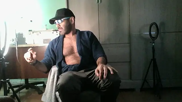 Snapshot of MILITARS chatting on June 25, 2026, 11:53 pm MILITARS online show from June 25, 2026, 11:53 pm