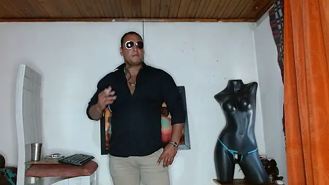 Snapshot of hardrock982 chatting on December 26, 2024, 2:27 pm hardrock982 online show from December 26, 2024, 2:27 pm