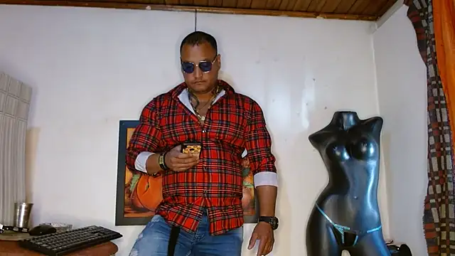 Snapshot of hardrock982 chatting on January 9, 2025, 1:56 pm hardrock982 online show from January 9, 2025, 1:56 pm