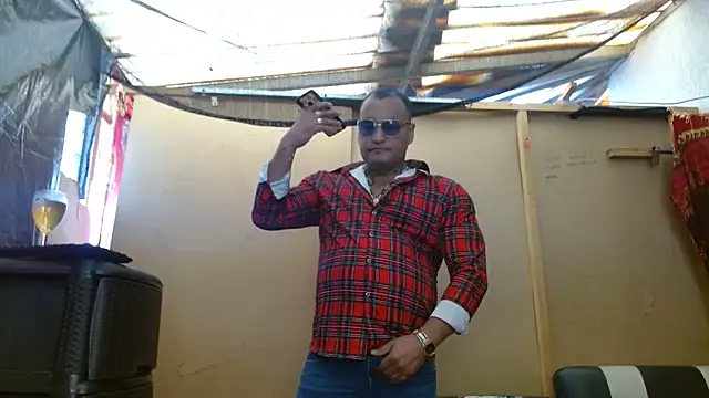 Snapshot of hardrock982 chatting on February 6, 2025, 1:32 pm hardrock982 online show from February 6, 2025, 1:32 pm