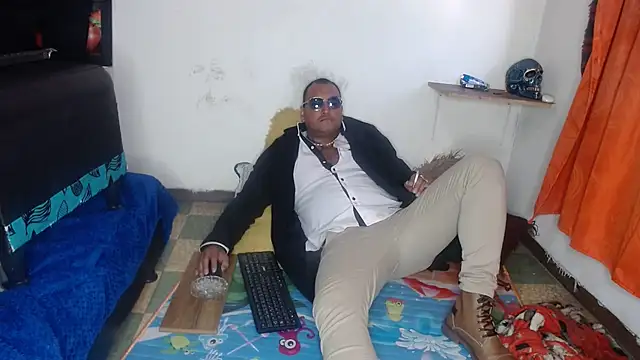 Snapshot of hardrock982 chatting on February 18, 2025, 12:39 pm hardrock982 online show from February 18, 2025, 12:39 pm