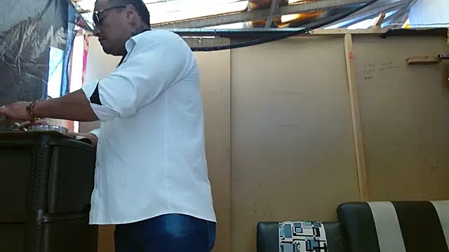 Snapshot of hardrock982 chatting on February 19, 2025, 1:28 pm hardrock982 online show from February 19, 2025, 1:28 pm