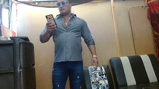 Snapshot of hardrock982 chatting on February 25, 2025, 1:39 pm hardrock982 online show from February 25, 2025, 1:39 pm