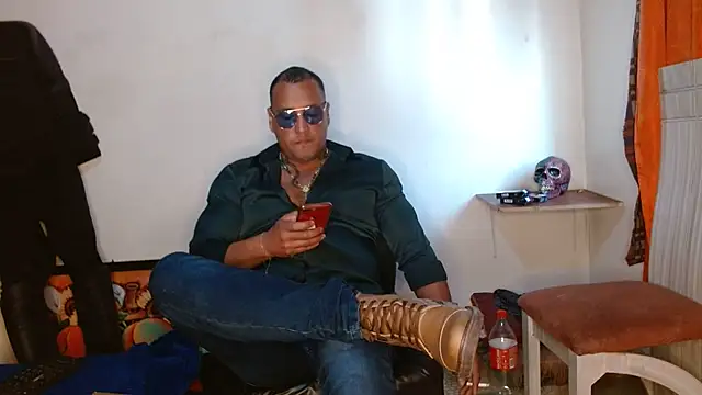 Snapshot of hardrock982 chatting on March 10, 2025, 2:05 pm hardrock982 online show from March 10, 2025, 2:05 pm