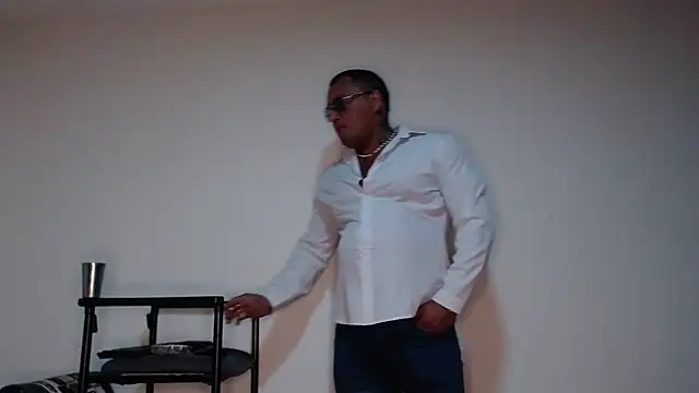 Snapshot of hardrock982 chatting on November 12, 2025, 1:55 pm hardrock982 online show from November 12, 2025, 1:55 pm