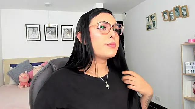 naty pink online show from April 16, 2026, 3:35 pm