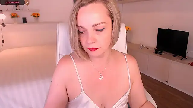 Tilly Eliot online show from November 12, 2025, 8:30 pm