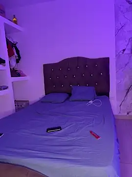 alysson 18 online show from April 15, 2026, 1:18 pm