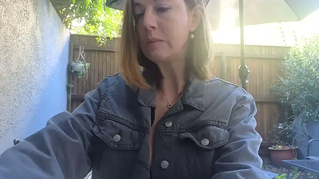 TopsyWilde online show from September 25, 2025, 8:07 am