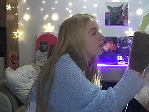 SecretSophia online show from March 18, 2025, 11:31 pm