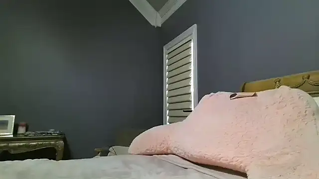 Lisaisluscious online show from October 28, 2025, 1:36 pm