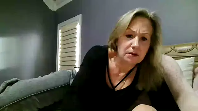 Lisaisluscious online show from December 16, 2025, 2:44 pm