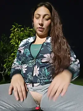 VickyHoult online show from April 21, 2026, 11:29 pm