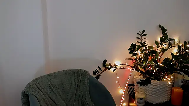 Xentthia online show from February 8, 2025, 4:47 pm