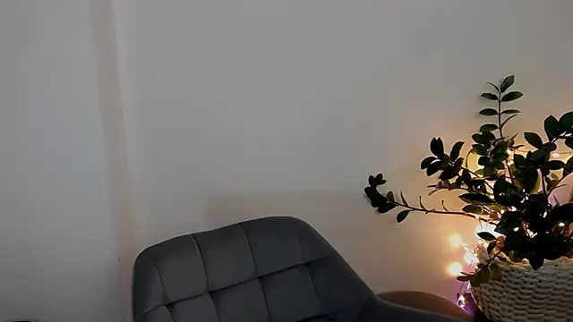 Xentthia online show from November 3, 2025, 8:59 am