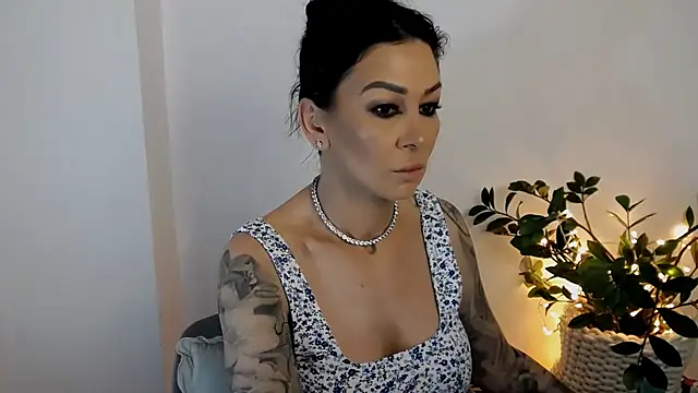 Snapshot of Xentthia chatting on June 23, 2026, 2:15 pm Xentthia online show from June 23, 2026, 2:15 pm