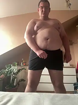 Snapshot of Tomi2244 chatting on March 30, 2026, 8:37 am Tomi2244 online show from March 30, 2026, 8:37 am