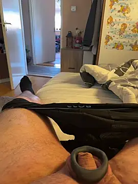 Snapshot of Tomi2244 chatting on April 9, 2026, 2:33 pm Tomi2244 online show from April 9, 2026, 2:33 pm