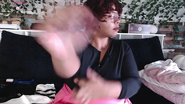 -khayaparker online show from December 20, 2024, 4:46 pm