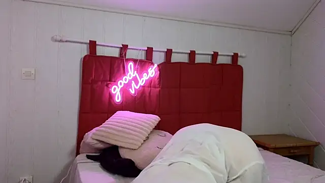 TiffanyDollxxx online show from October 8, 2025, 8:50 pm