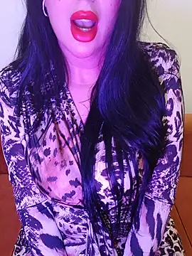 Snapshot of Queen_sousou chatting on June 12, 2026, 8:52 pm Queen sousou online show from June 12, 2026, 8:52 pm