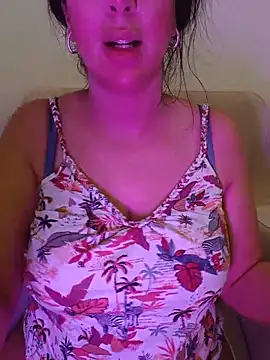 Snapshot of Queen_sousou chatting on July 1, 2026, 8:52 pm Queen sousou online show from July 1, 2026, 8:52 pm