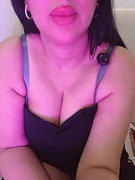 Snapshot of Queen_sousou chatting on July 19, 2026, 10:35 pm Queen sousou online show from July 19, 2026, 10:35 pm