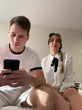 Snapshot of FluffyHat chatting on January 5, 2025, 9:05 am FluffyHat online show from January 5, 2025, 9:05 am