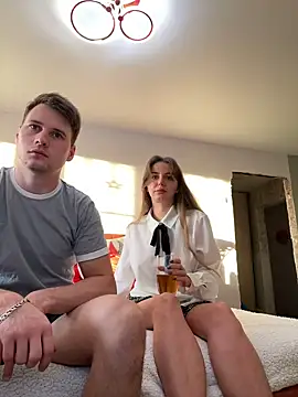 Snapshot of FluffyHat chatting on January 6, 2025, 5:41 am FluffyHat online show from January 6, 2025, 5:41 am