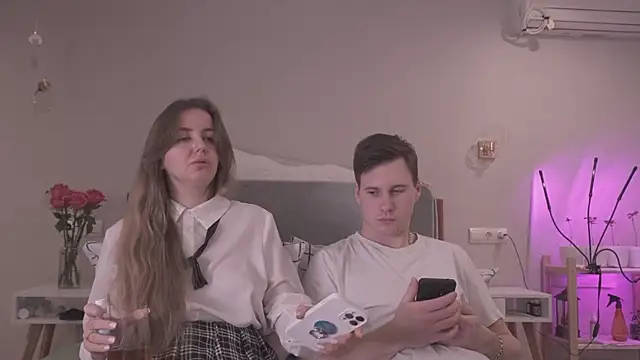 Snapshot of FluffyHat chatting on January 27, 2025, 7:03 am FluffyHat online show from January 27, 2025, 7:03 am