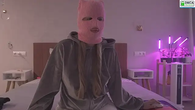 Snapshot of FluffyHat chatting on March 3, 2025, 5:20 am FluffyHat online show from March 3, 2025, 5:20 am