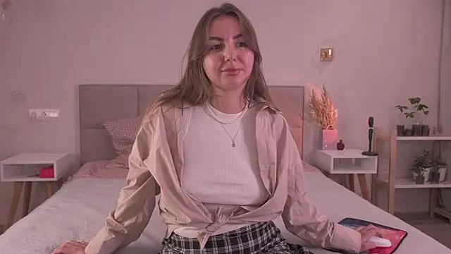 Snapshot of FluffyHat chatting on October 4, 2025, 2:59 pm FluffyHat online show from October 4, 2025, 2:59 pm