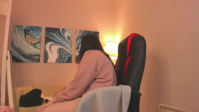 BattyMoll online show from December 18, 2024, 2:32 am