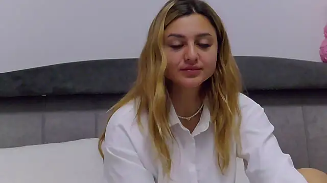 NicolePlay online show from April 8, 2026, 4:56 am