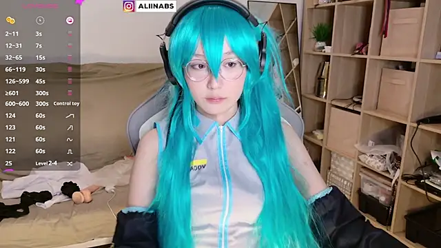 aliiiiiina online show from March 6, 2025, 4:49 pm