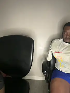 DancingLemonade online show from April 19, 2026, 3:06 am