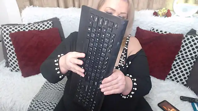 Snapshot of MsMelyssaxx chatting on March 4, 2025, 5:00 am MsMelyssaxx online show from March 4, 2025, 5:00 am