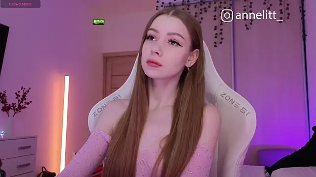 Snapshot of Annelitt chatting on December 16, 2025, 8:14 pm Annelitt online show from December 16, 2025, 8:14 pm