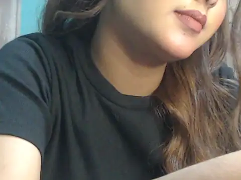 NancyRuvi online show from November 30, 2025, 4:44 pm