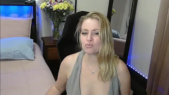 HollieBim online show from January 19, 2025, 5:37 am