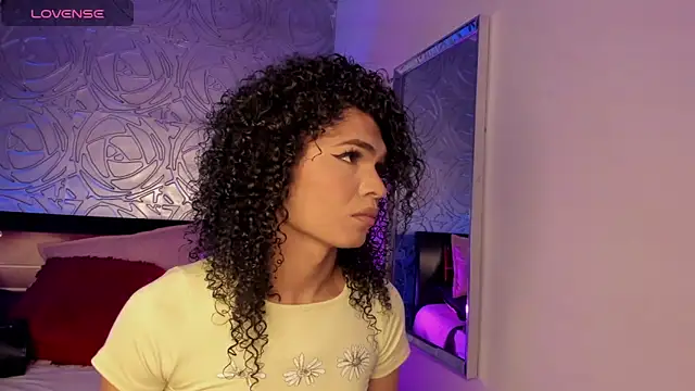 vennus1  online show from September 12, 2025, 8:20 pm