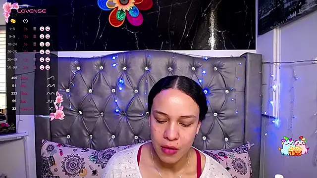 Snapshot of LAILAGUMMY chatting on December 17, 2024, 7:37 pm LAILAGUMMY online show from December 17, 2024, 7:37 pm