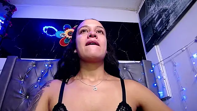 Snapshot of LAILAGUMMY chatting on January 27, 2025, 11:43 am LAILAGUMMY online show from January 27, 2025, 11:43 am