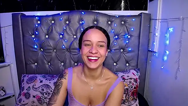 Snapshot of LAILAGUMMY chatting on February 11, 2025, 3:29 pm LAILAGUMMY online show from February 11, 2025, 3:29 pm