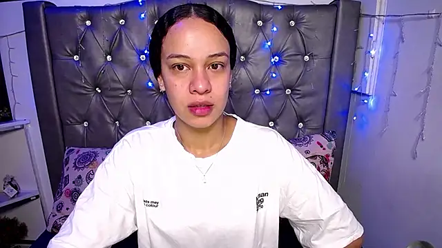 Snapshot of LAILAGUMMY chatting on February 12, 2025, 12:22 pm LAILAGUMMY online show from February 12, 2025, 12:22 pm