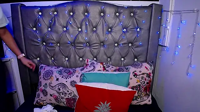 Snapshot of LAILAGUMMY chatting on February 13, 2025, 11:39 am LAILAGUMMY online show from February 13, 2025, 11:39 am